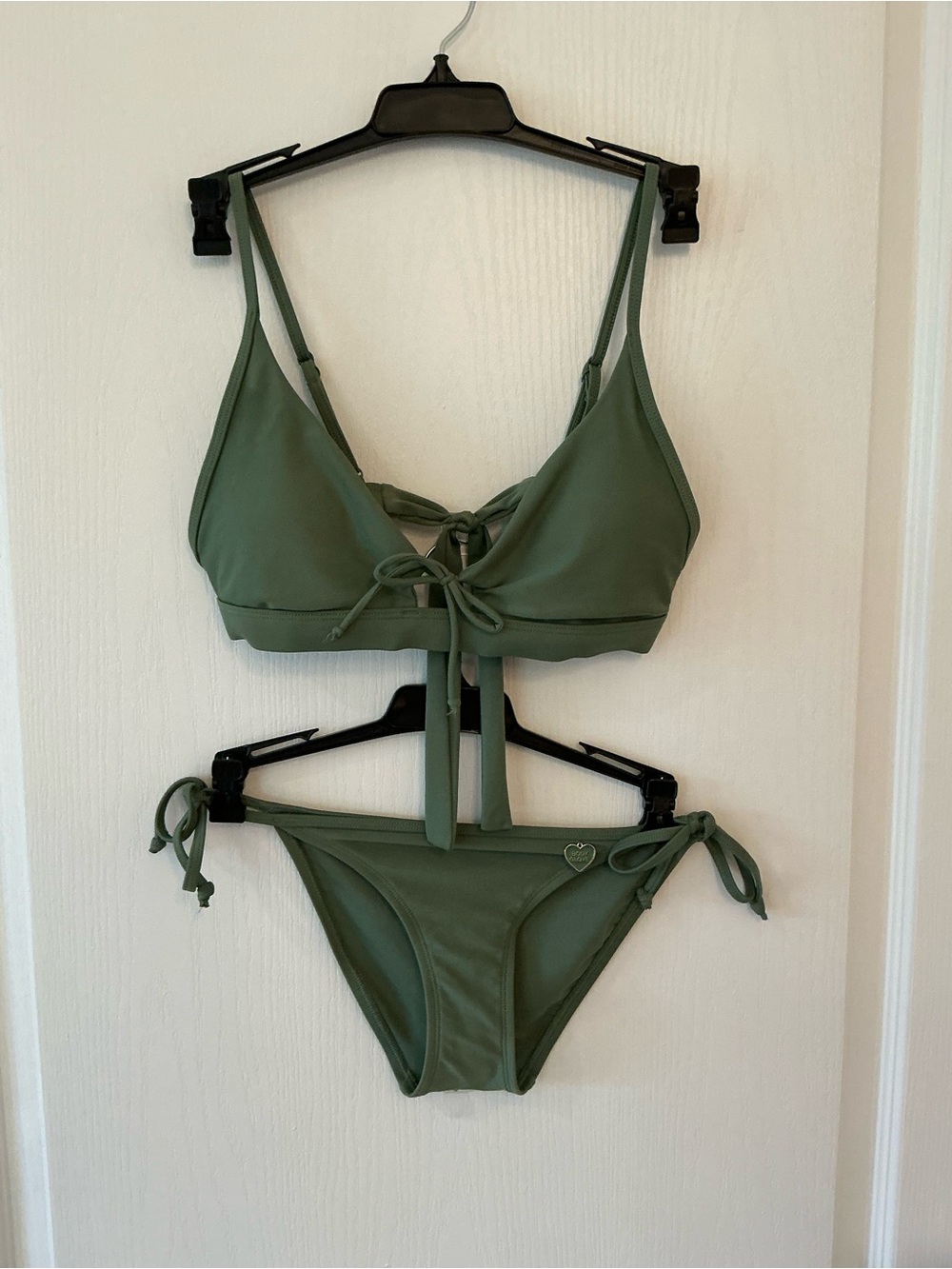 NWOT Body Glove Smoothies Tie-front String Bikini Set in Olive